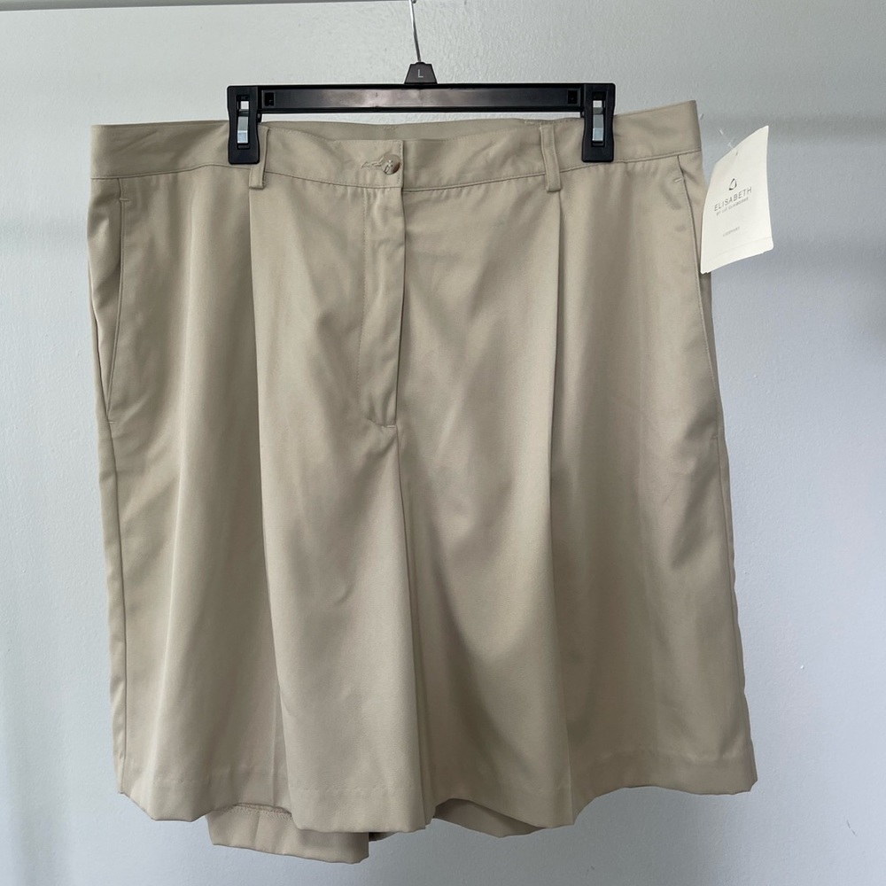 Elisabeth Liz Claiborne elastics beige shorts